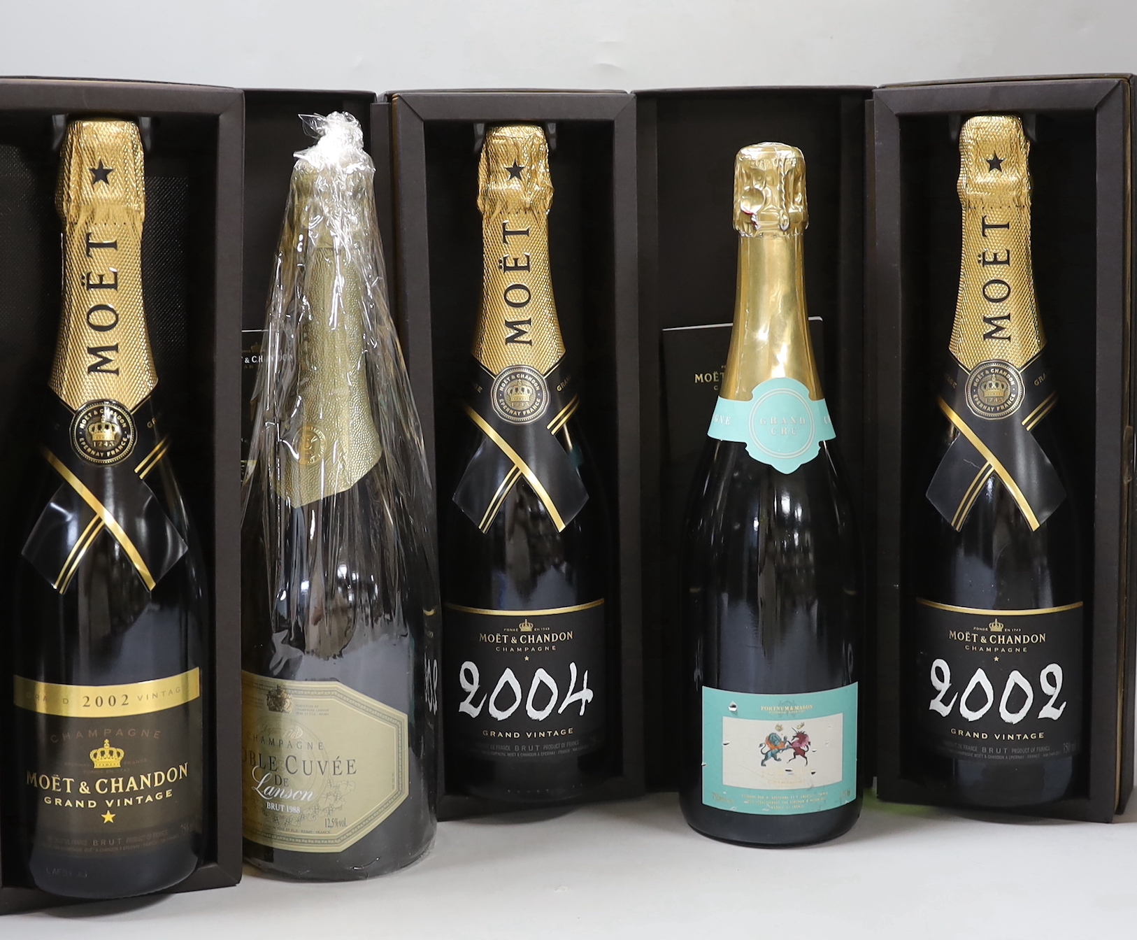 A boxed bottle of Moët 2004 and two bottles of 2002, a boxed Fonsec Vintage port 1996 and a Landon